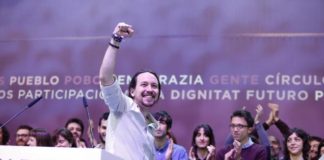 Iglesias se impone a Errejón y salva su liderazgo en Podemos