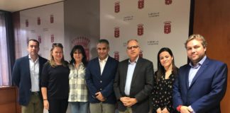 Cabildo y Colegio de Farmacéuticos abordan la dificultad de acceso a la oficina de farmacia