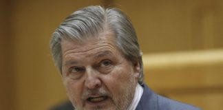 Un decreto ley permitirá a las autonomías convocar oposiciones de docentes