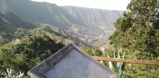 El deterioro de algunos paneles informativos de La Gomera obligan a su restauración