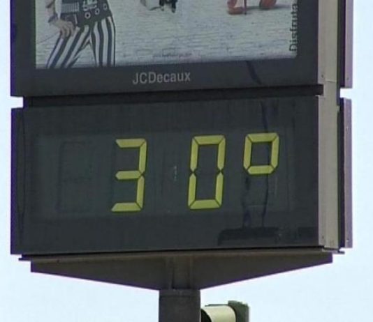 Altas temperaturas y continúa la calima en Canarias este domingo