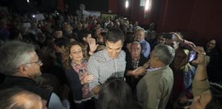 Sánchez apela en La Laguna a acabar con la «nostalgia» en el PSOE en un acto lleno hasta la bandera