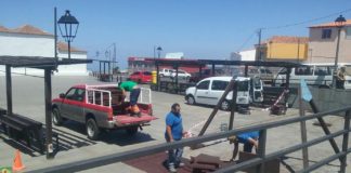 Comienzan los trabajos de mejora del área de juegos infantiles de la Plaza de Chipude