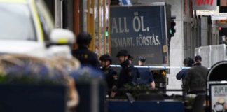 Varios muertos tras arrollar un camión a varias personas en el centro de Estocolmo (Suecia)