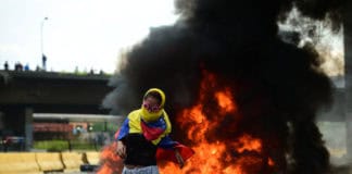 Tres fallecidos en protesta en Venezuela eleva a 24 los muertos en un mes