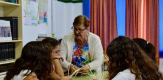 El Cabildo acerca la artesanía a los centros escolares de La Gomera