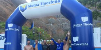 Los seis participantes doble travesía a nado llegan a La Gomera desde Tenerife