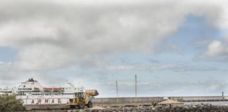 El Ayuntamiento de San Sebastián instalará una pasarela de madera en la escollera de la playa