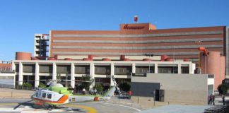 Un hombre apuñala a su pareja hasta ocho veces mientras comían en una terraza de un bar en Murcia