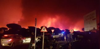 Un incendio en Doñana obliga a evacuar a 400 personas de Moguer y Mazagón