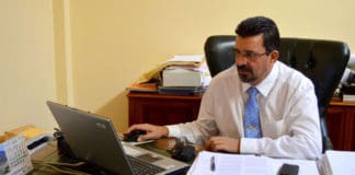 El expresidente del Instituto de Hemodonación cifra en 12.000 euros la relación de plazas que encargó a una empresa externa