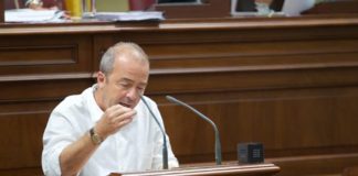 Francisco Déniz afirma que “Canarias va a tener que vivir con la mitad de turistas”