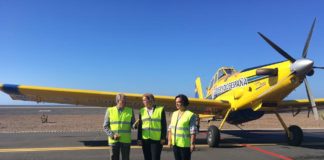 Mercedes Roldós presentó en La Gomera el avión de carga en tierra para la lucha contra incendios forestales