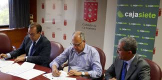 Firma de un convenio entre Cajasiete y el Cabildo de La Gomera para fomentar el emprendimiento y desarrollo económico de la Isla