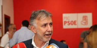 El nuevo secretario general del PSOE en Canarias tendrá sus «voces» en el Parlamento