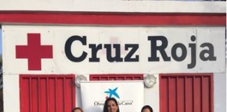 Cruz Roja y la Obra social la Caixa, adquieren una nueva silla anfibia para facilitar el acceso al baño en playas a personas con movilidad reducida en La Gomera
