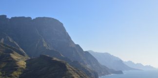 Las temperaturas descienden este domingo, pero continúa presente la calima