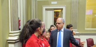 Curbelo reclama sacar al silbo del debate político y llevarlo a las universidades y comités científicos