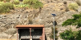 Las marquesinas de La Gomera estrenan alumbrado eficiente