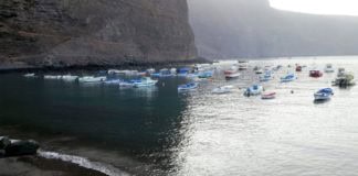 El Ayuntamiento de Valle Gran Rey organiza la limpieza de los fondos marinos en el Puerto de Vueltas