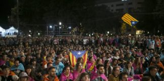 Puigdemont llama al Parlament a aplicar el proceso hacia la independencia