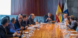 El presidente del Gobierno alienta la colaboración con los Cabildos para mejorar la financiación de servicios públicos