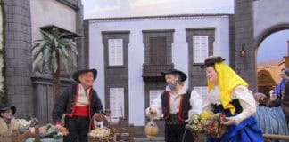 La Gomera protagoniza el Belén Solidario de HiperDino del Centro Comercial Parque Bulevar