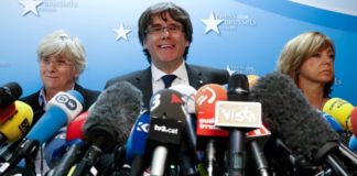 Puigdemont y los cuatro exconsellers se presentan voluntariamente a una comisaría de Bruselas