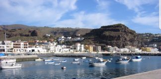 Turismo invierte 400.000 euros en obras de mejora de la avenida marítima de Playa Santiago Imagen de archivo del Puerto de Playa de Santiago