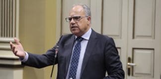 Curbelo traslada al Parlamento la necesidad de garantizar la pensión a los canarios retornados de Venezuela