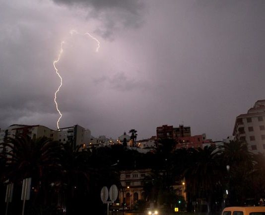 Fuertes lluvias y tormentas este jueves en Canarias