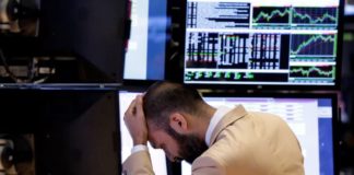 Wall Street se desploma y el Dow Jones registra la mayor caída en puntos de su historia