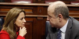 La oposición cree que el sobrecoste de la gasolina en algunas islas es por oligopolio