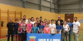 Una veintena de jóvenes participan en el Campeonato Insular de Badminton