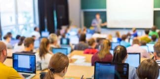 Un sindicato de profesores denuncia ante la Fiscalía al Gobierno canario por contratar «a dedo» a 350 docentes