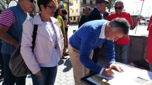 Ángel Victor Torres asistió a la concentración de las pensiones en San Sebastián de La Gomera