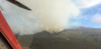El incendio forestal de Granadilla se mantiene activo
