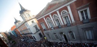 Miles de personas protestan en toda España contra la sentencia de La Manada: «No es abuso, es violación»