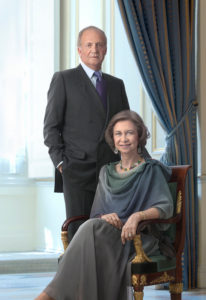 Fotografía oficial de los Reyes honoríficos Juan Carlos I y Sofía de Grecia.
