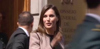 Abucheos a Letizia en su primer acto público tras la difusión del vídeo con la reina Sofía