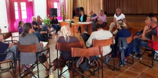 El Ayuntamiento de Valle Gran Rey se reúne con los representantes del mercadillo