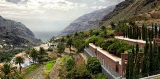 Jesús Ramos y Cristopher Marrero, portavoces de ASG y PSOE en Valle Gran Rey defienden la ampliación del cementerio y tanatorio municipal en los terrenos anexos al actual