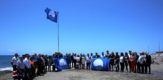 Baltar entrega las Banderas Azules a 50 playas y cinco puertos canarios de Canarias