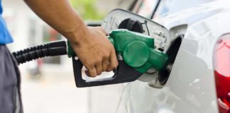 Este martes baja el precio del combustible en El Hierro y La Gomera según Belén Allende