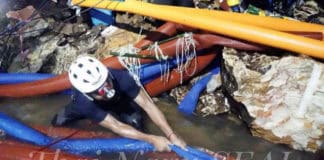 Muere un buzo en las tareas de rescate de los niños de la cueva de Tailandia