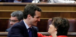 Sáenz de Santamaría gana la primera vuelta del PP y pasa el corte con Casado