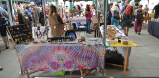 Titulares de los puestos defienden la calidad del Mercadillo de Valle Gran Rey