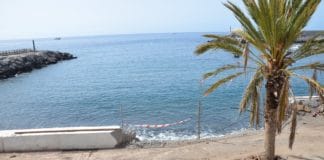 Los empresarios tildan de «pasividad“ y “negligencia» la actuación de los promotores de la obra de la Avenida Marítima de Playa de Santiago