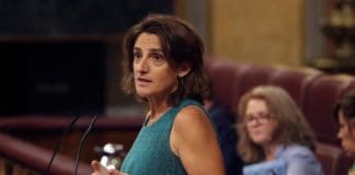 El Gobierno de España prepara medidas coyunturales para bajar el precio de la luz y complementar la reforma en curso del sistema eléctrico