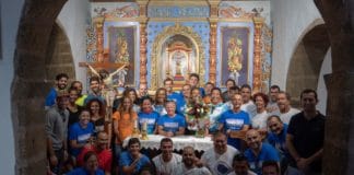 Sesenta nadadores participan en la Travesía a Nado a Puntallana de las Fiestas Lustrales